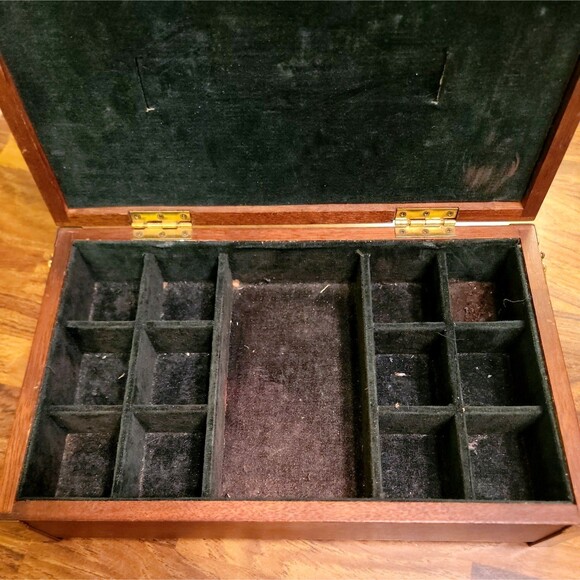 Vintage Wood and Brass Jewelry Box Stamped 1971 Royal London - Picture 8 of 11